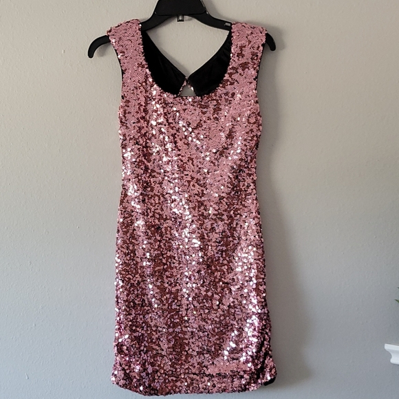 Aidan Mattox Dresses & Skirts - Pink sequin dress